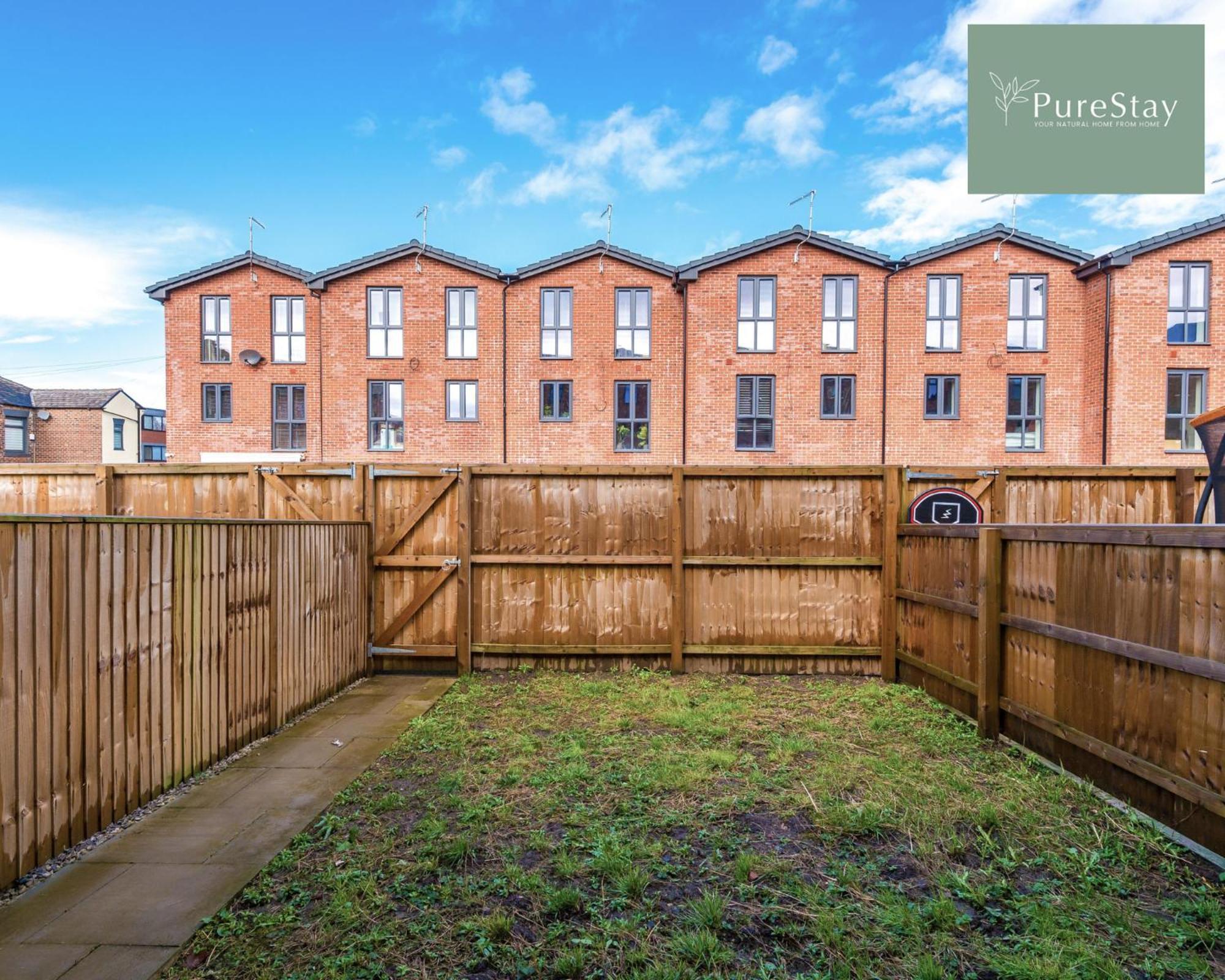 Stunning Five Bedroom Manchester House With Free Parking By Purestay Short Lets & Serviced Accommodation 외부 사진