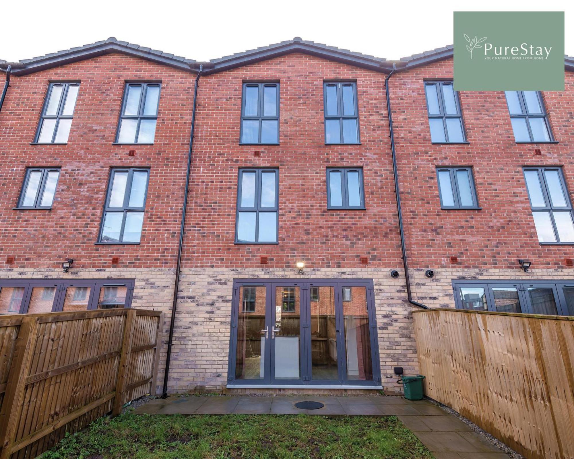 Stunning Five Bedroom Manchester House With Free Parking By Purestay Short Lets & Serviced Accommodation 외부 사진