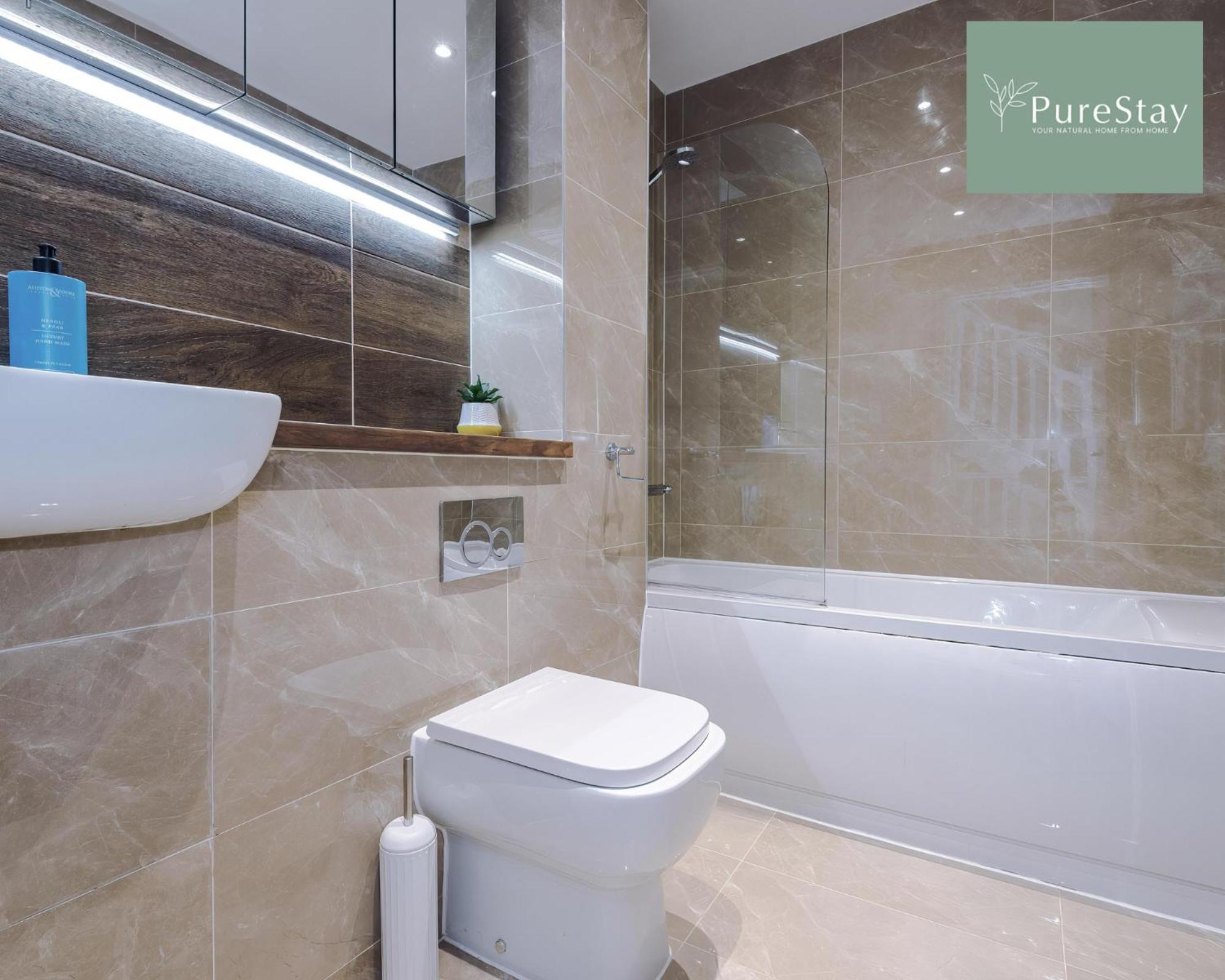 Stunning Five Bedroom Manchester House With Free Parking By Purestay Short Lets & Serviced Accommodation 외부 사진