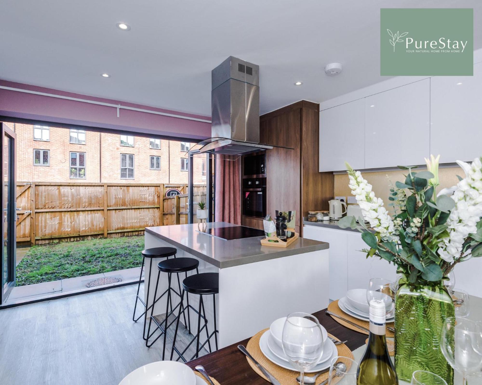 Stunning Five Bedroom Manchester House With Free Parking By Purestay Short Lets & Serviced Accommodation 외부 사진